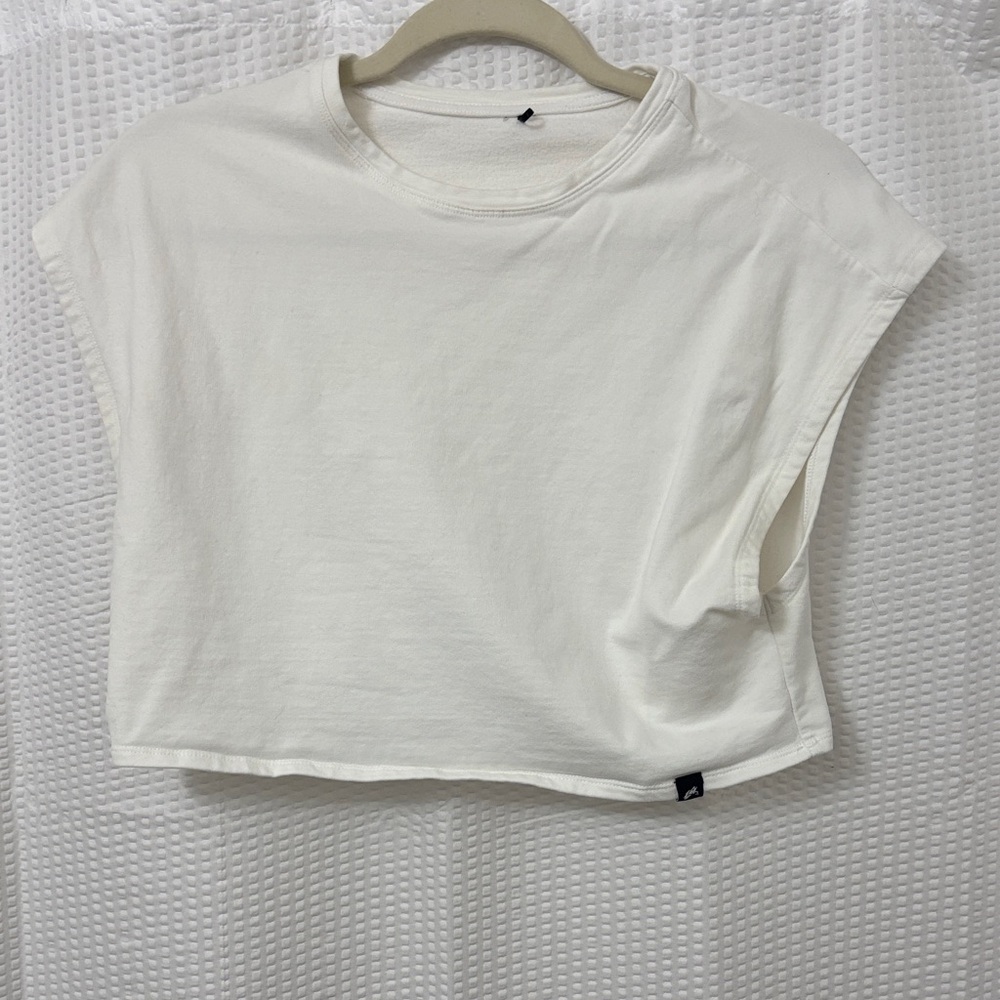 Alphalete Women’s Cropped Muscle Tee